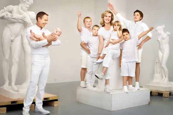 Jeff Koons with his wife Justine and their six children. 