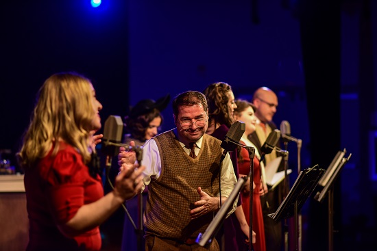 Pamela Morris, Catherine Maloney, Michael Casper, Alyssa Kelly, Anna Schiavoni and Joey Giovingo sing the opening number, "Meet Me in St. Louis" at the Southampton Cultural Center. Photo by Dane DuPuis. Courtesy Southampton Cultural Center.